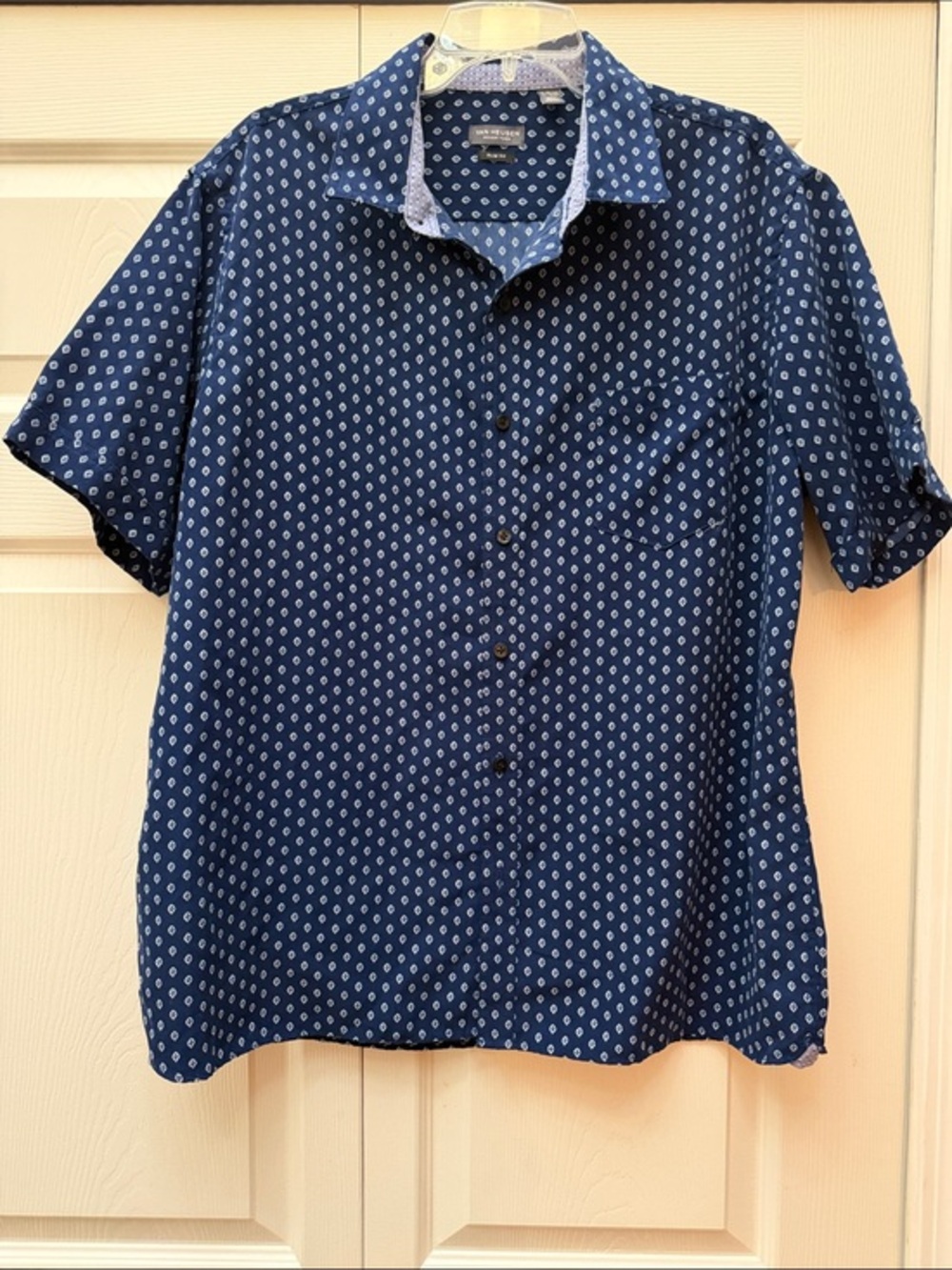 ❤️3 for $15!❤️ Van Heusen Navy Short-Sleeve Button-Up with White Dot Print
